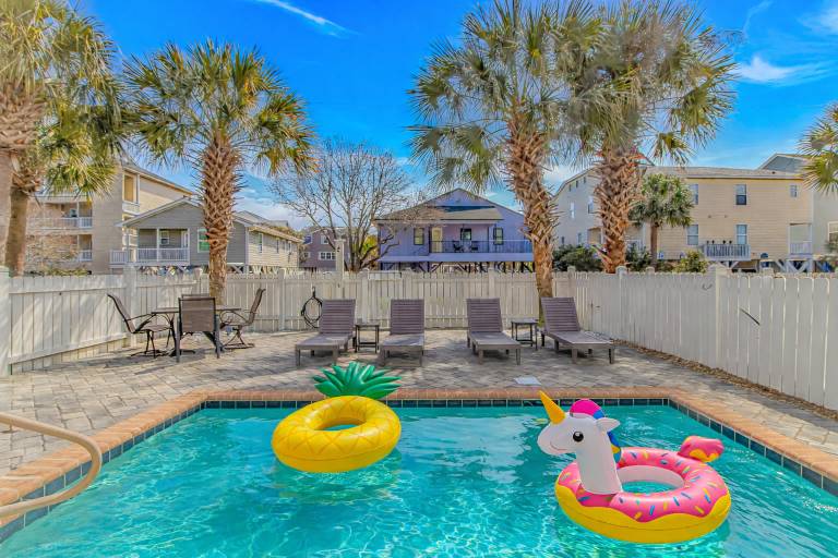 Child-friendly house with private pool | Close to the beach | Pets allowed in Garden City, SC