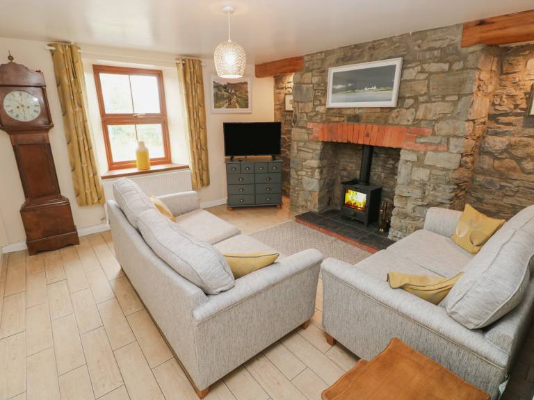 Cottage with hot tub & garden — photo 4