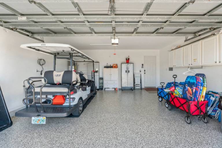 Beautiful Pet Friendly home, minutes from beach, private pool, golf cart avail! — photo 3
