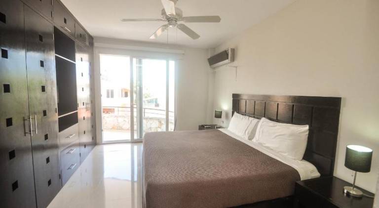 Apartment with pool — photo 2