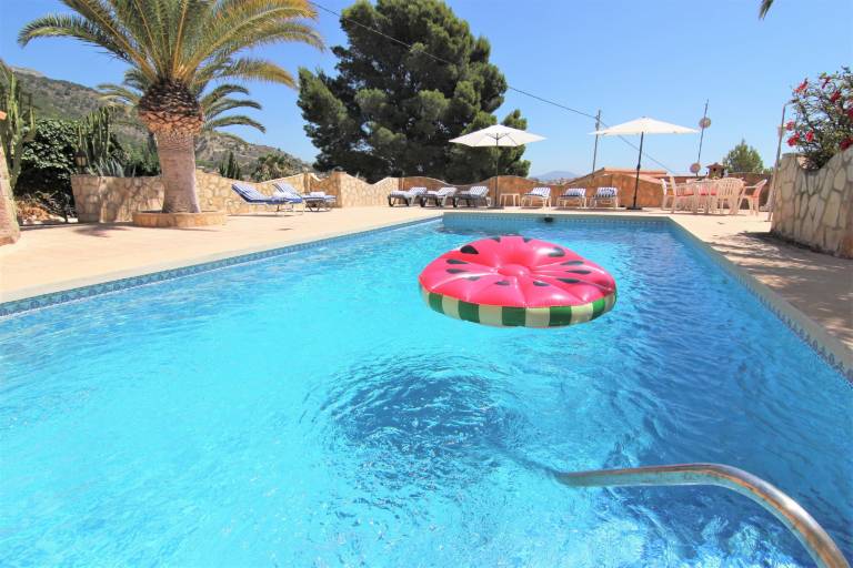 Villa with private pool, yard & barbecue — photo 2