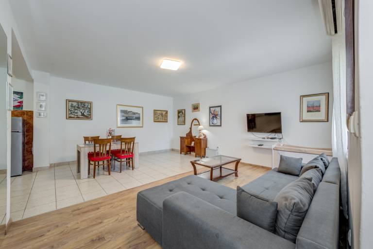 Children-friendly holiday apartment with terrace & garden | Next to Ivan Meštrović Gallery | Beach view | Pet-friendly — photo 4