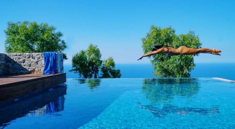 Charming villa with hot tub & pool | Pet-friendly in Santorini