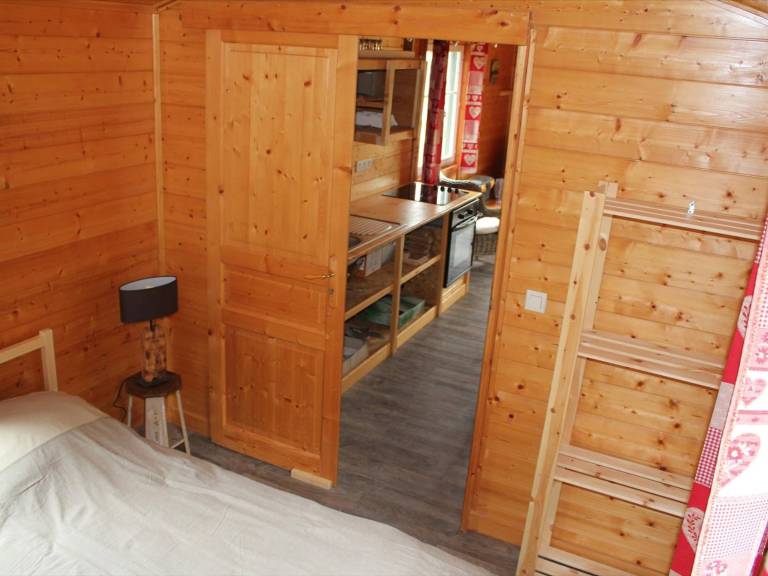 Charming 28m² Gypsy Caravan in Val de Loire, Sleeps 4, Near Castles & Bike Trails — photo 5