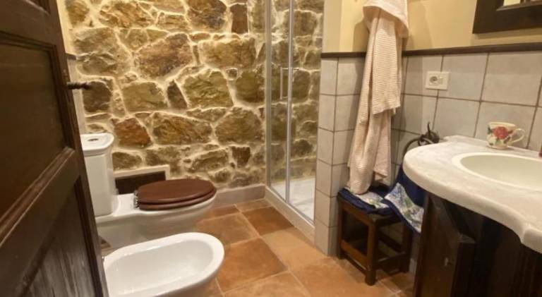 House with pool — photo 4