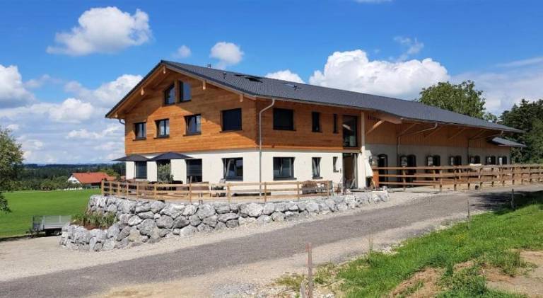 Holiday apartment with terrace, yard & barbeque in Wangen im Allgäu