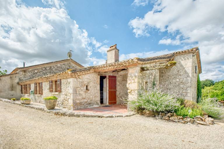 Le Chai – Family Cottage with Pool and Jacuzzi on 12 Hectares near Bergerac in Marmande