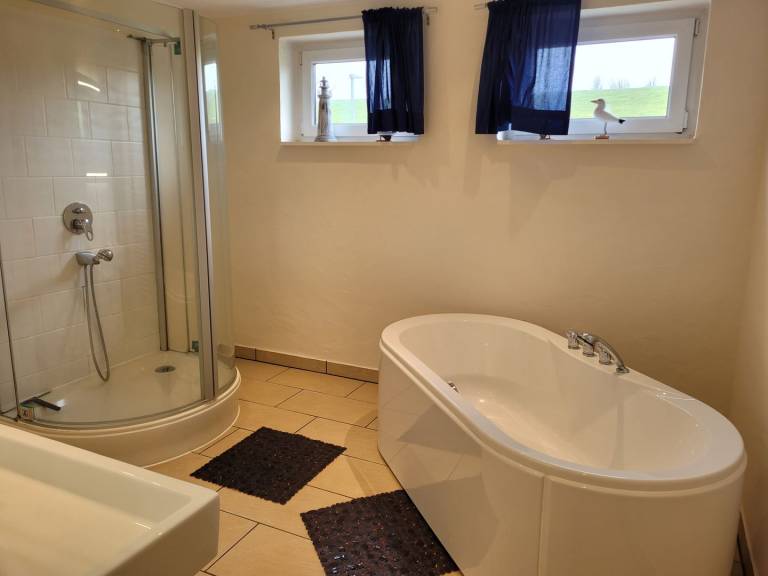 Gehobene ebenerdige Ferienwohnung direkt am Deich in Fedderwardersiel — photo 5
