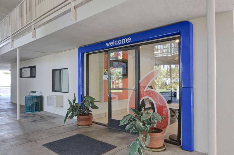 Motel 6 Palm Springs, CA - East - Palm Canyon — photo 4