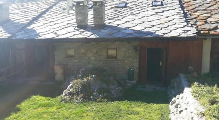 House with yard, patio & barbecue in Aosta