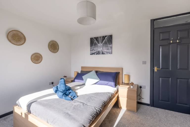 Modern 3 Bed House Free Parking