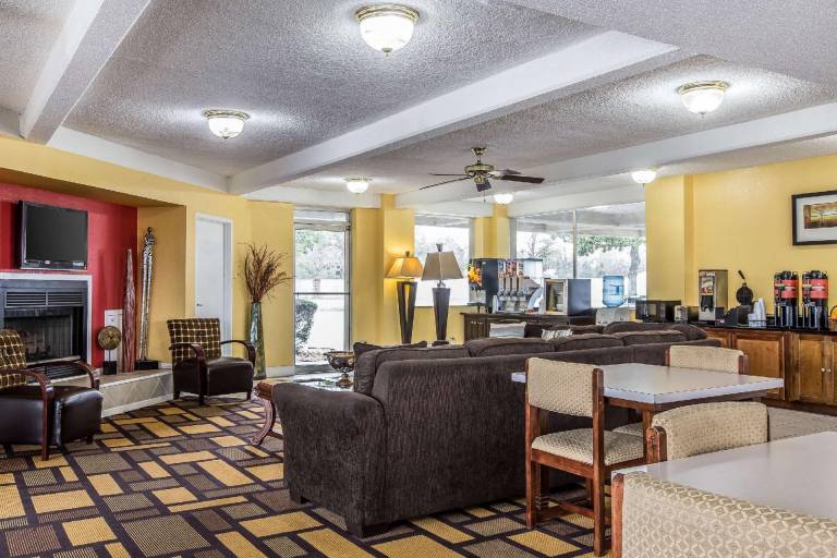 Econo Lodge Byron near Historic District - Warner Robins — photo 4