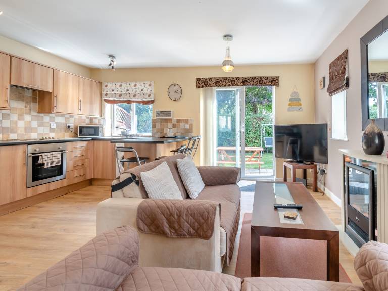 Children-friendly beautiful cottage with jacuzzi | River view | Pet-friendly — photo 4