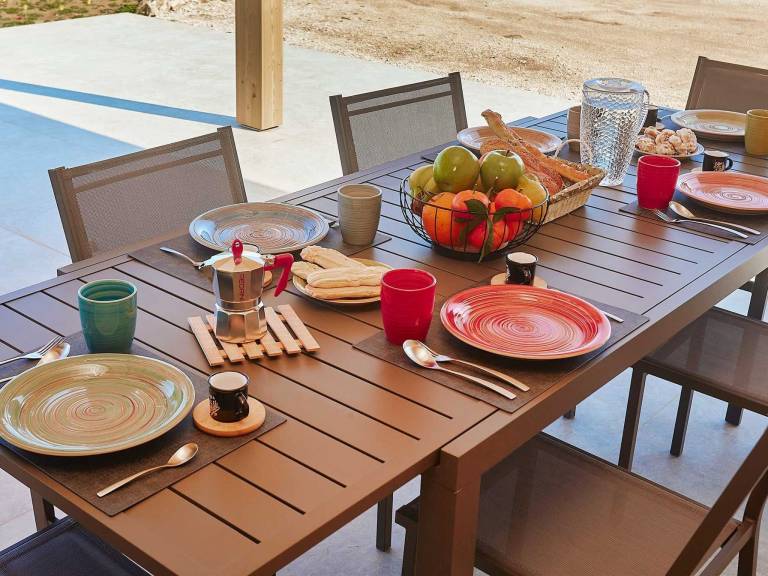 Vacation home with yard, BBQ & private pool — photo 4