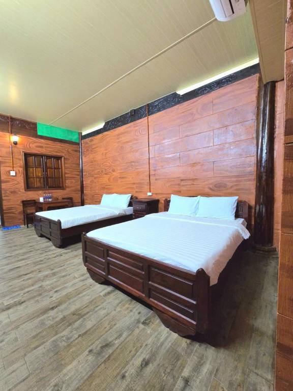 Room with amenities: TV, refrigerator, bed, bath towel — photo 4