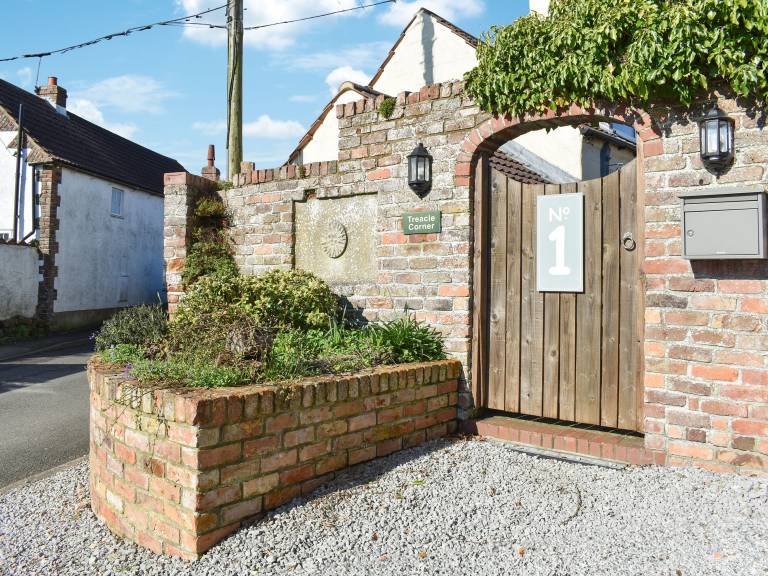 Treacle Corner UK47039