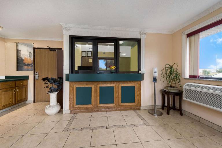 Econo Lodge Spotsylvania Town Center in Fredericksburg, VA