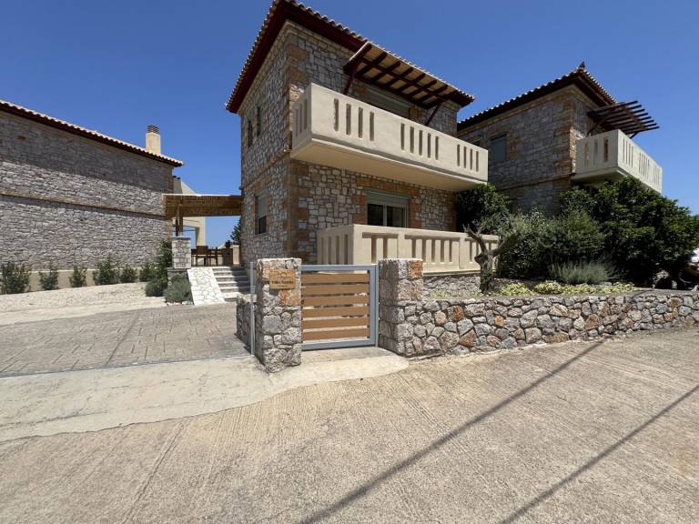 Poulithra, Peloponnese: Charming Holiday Home with Terrace & Sea View — photo 2