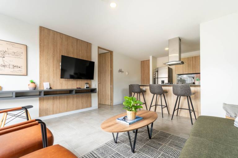 Go Living & Suites 702