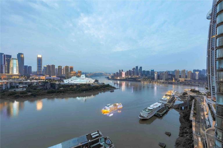 S轻奢高层全江景看两江交汇3分钟网红景点洪崖洞来福士 5分钟解放碑长江索道270º落地窗投影机麻房 — photo 4
