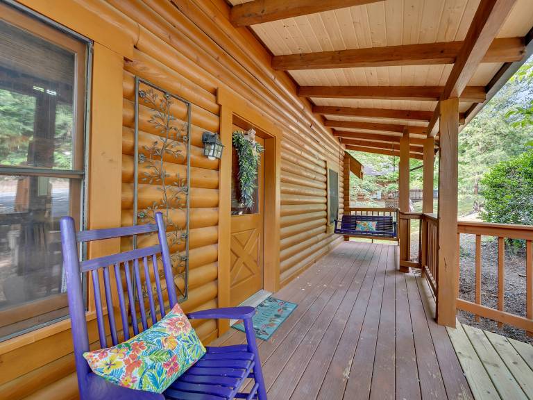 Cabin with jacuzzi, grill & pool | Mountain view — photo 3