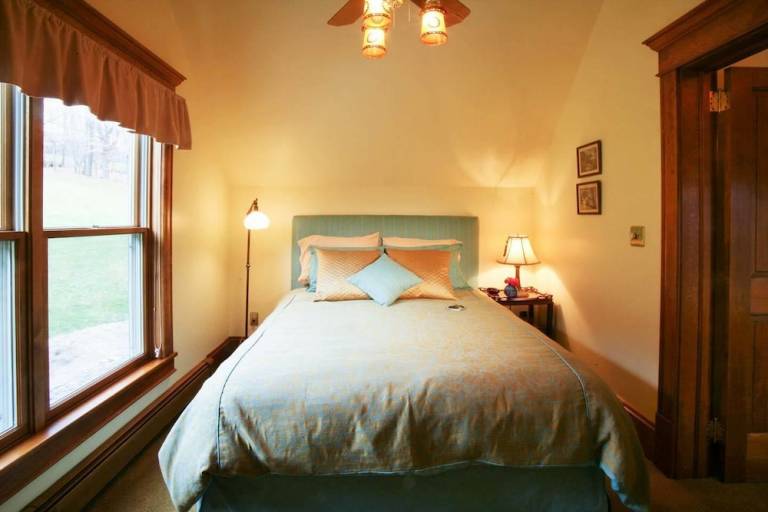 Bed and breakfast  Halcott Center