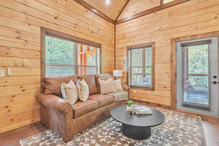 Child-friendly wonderful cabin with private pool | Pets allowed — photo 3