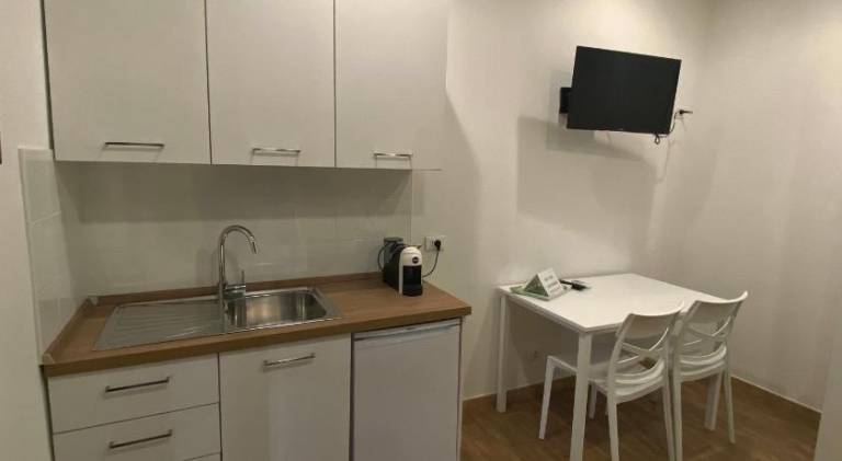 Lovely rental apartment with yard | Pet-friendly — photo 3