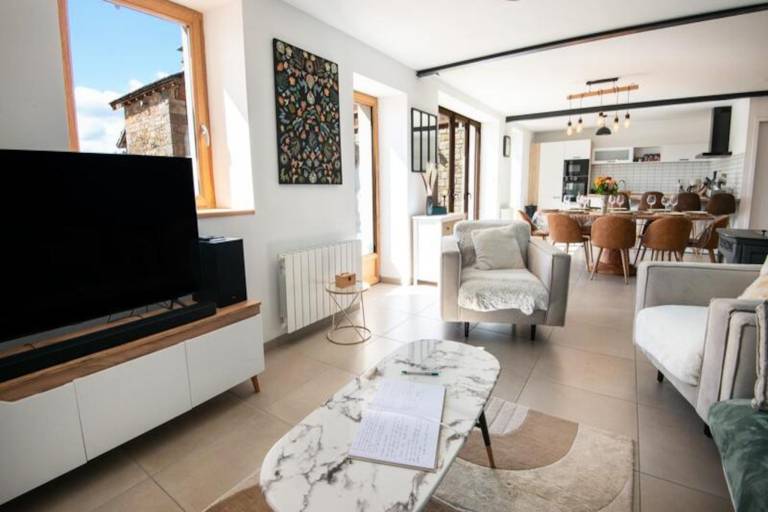Spacious rental apartment with terrace, BBQ & garden | Garden view | Pets are welcome — photo 3