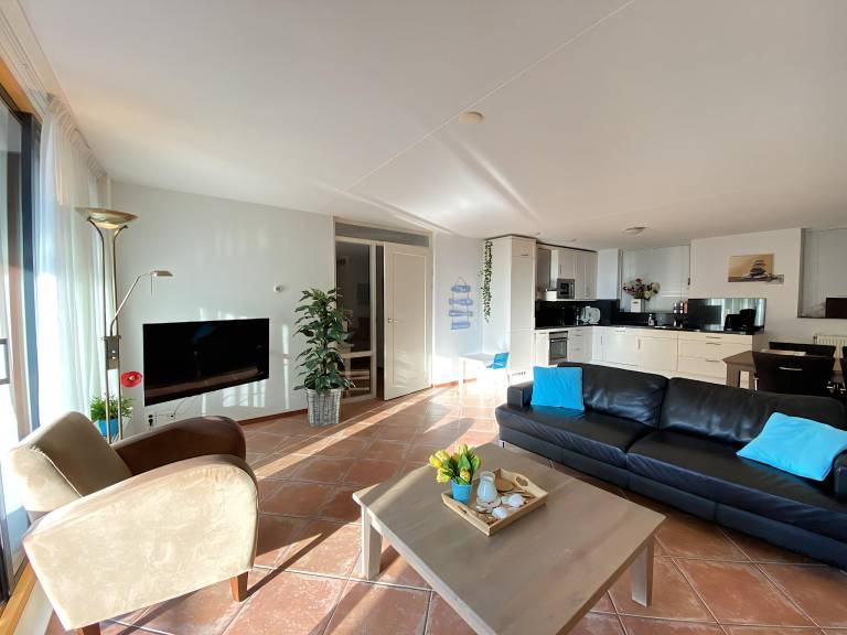 Apartment with jacuzzi — photo 3