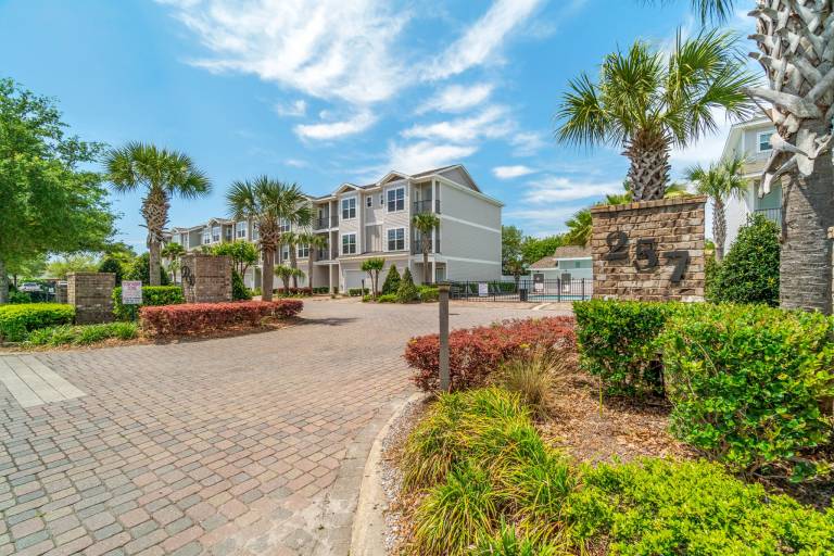 Vacation home with yard, terrace & heated pool | Water view — photo 4