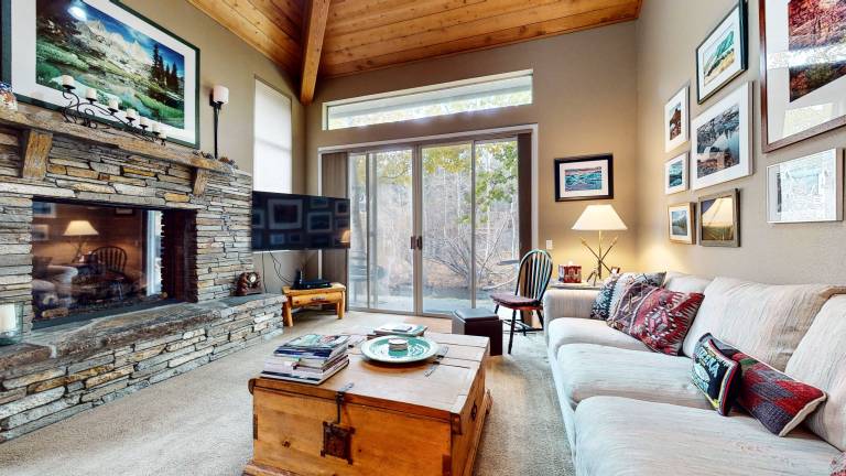 Fully equipped condo with barbecue, sauna & hot tub | Pets allowed in Mammoth Lakes, CA