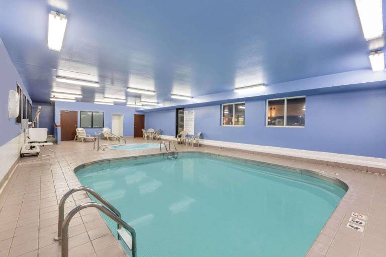 Days Inn by Wyndham Sioux City — photo 3