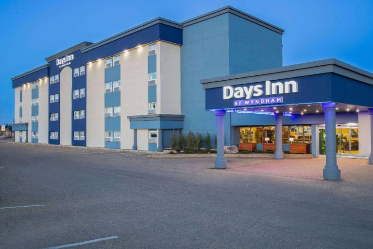Days Inn & Conference Centre by Wyndham Camrose Norsemen — photo 3