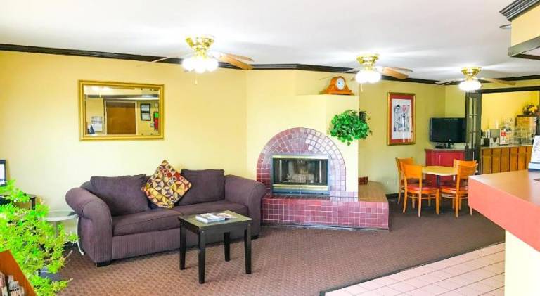 Americas Best Value Inn & Suites Yukon Oklahoma City — photo 2