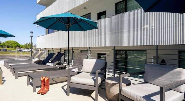 Apartment with heated pool & barbecue — photo 5