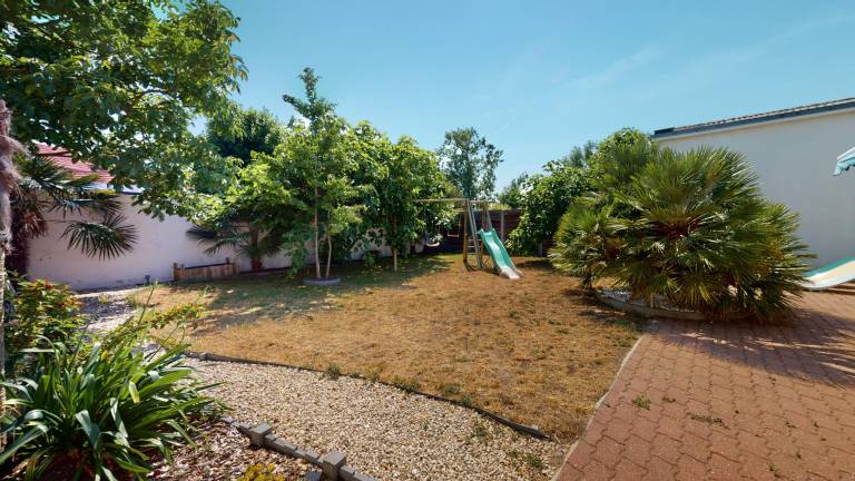 House with grill, yard & patio — photo 4
