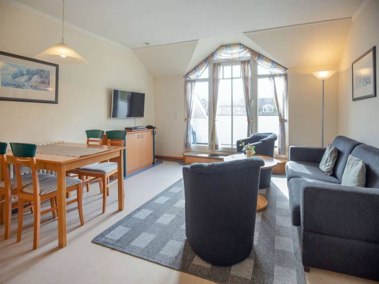 Budget Ferienwohnung mit 1 Schlafzimmer und Balkon im Dachgeschoss in Binz