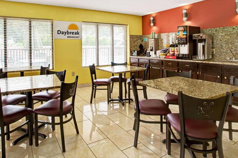 Days Inn by Wyndham Conover-Hickory — photo 4