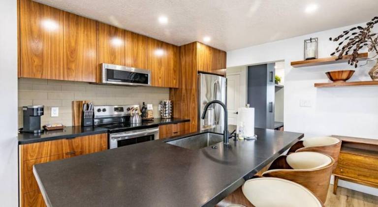 Vacation home with jacuzzi — photo 3