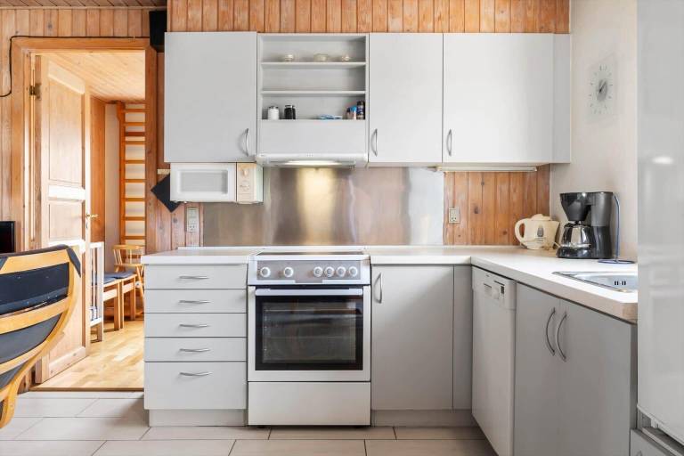Family-oriented charming house with pool, BBQ & jacuzzi | Pet-friendly — photo 4