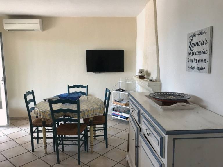 Rental apartment with pool, garden & grill | City view — photo 5