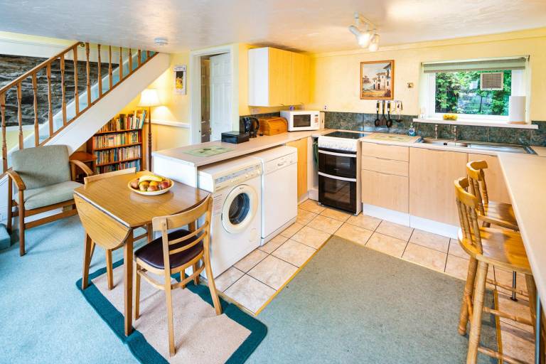 Fully equipped cottage with yard | Pets allowed — photo 3