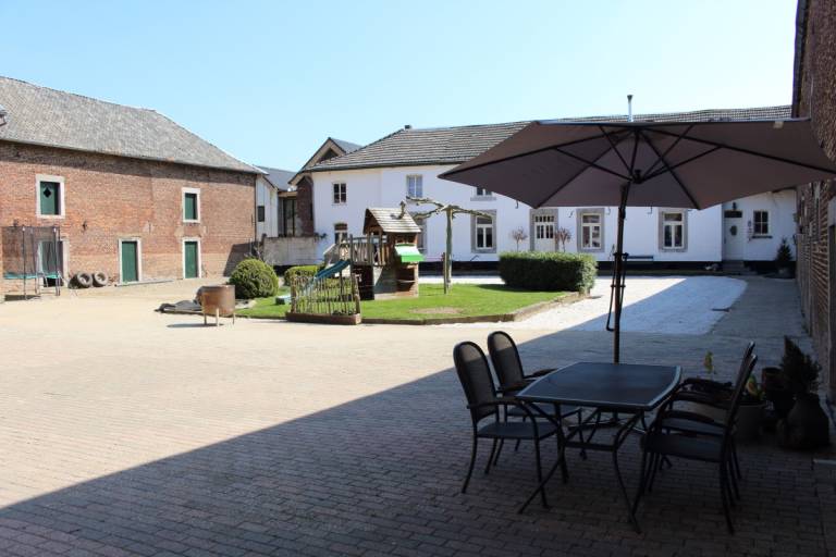 Ferienhaus mit Garten, Grill und Terrasse
