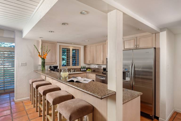 Condo with patio & private pool — photo 4