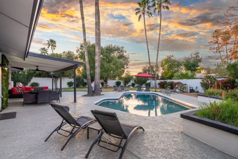 Family-friendly wonderful vacation home with jacuzzi, private pool & BBQ | Mountain view | Dogs allowed in Scottsdale, AZ
