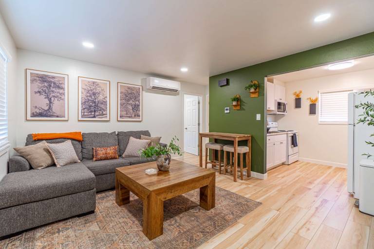 Emerald Escape UNR & Pet Friendly Fenced Yard