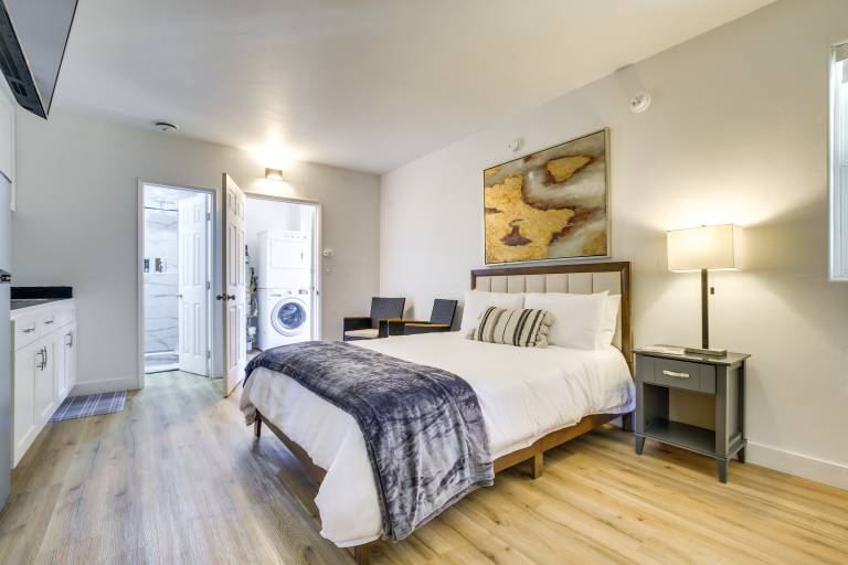 2 Mi to Water: Lake Arrowhead Studio — photo 4