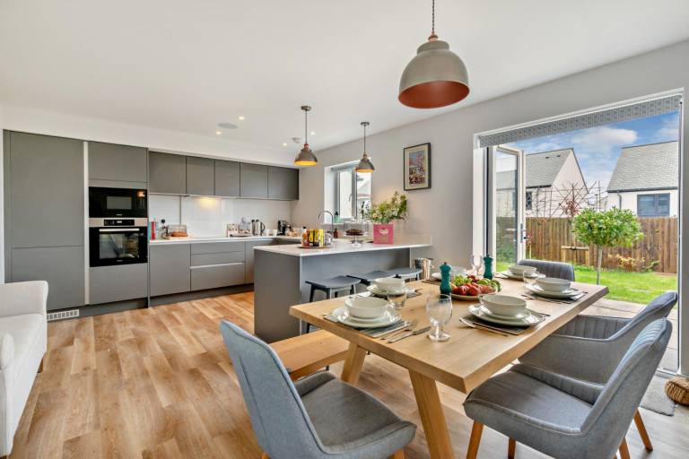 Cottage with grill & yard in Newquay