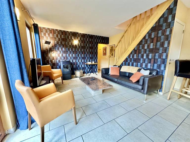 Chalet with patio — photo 4